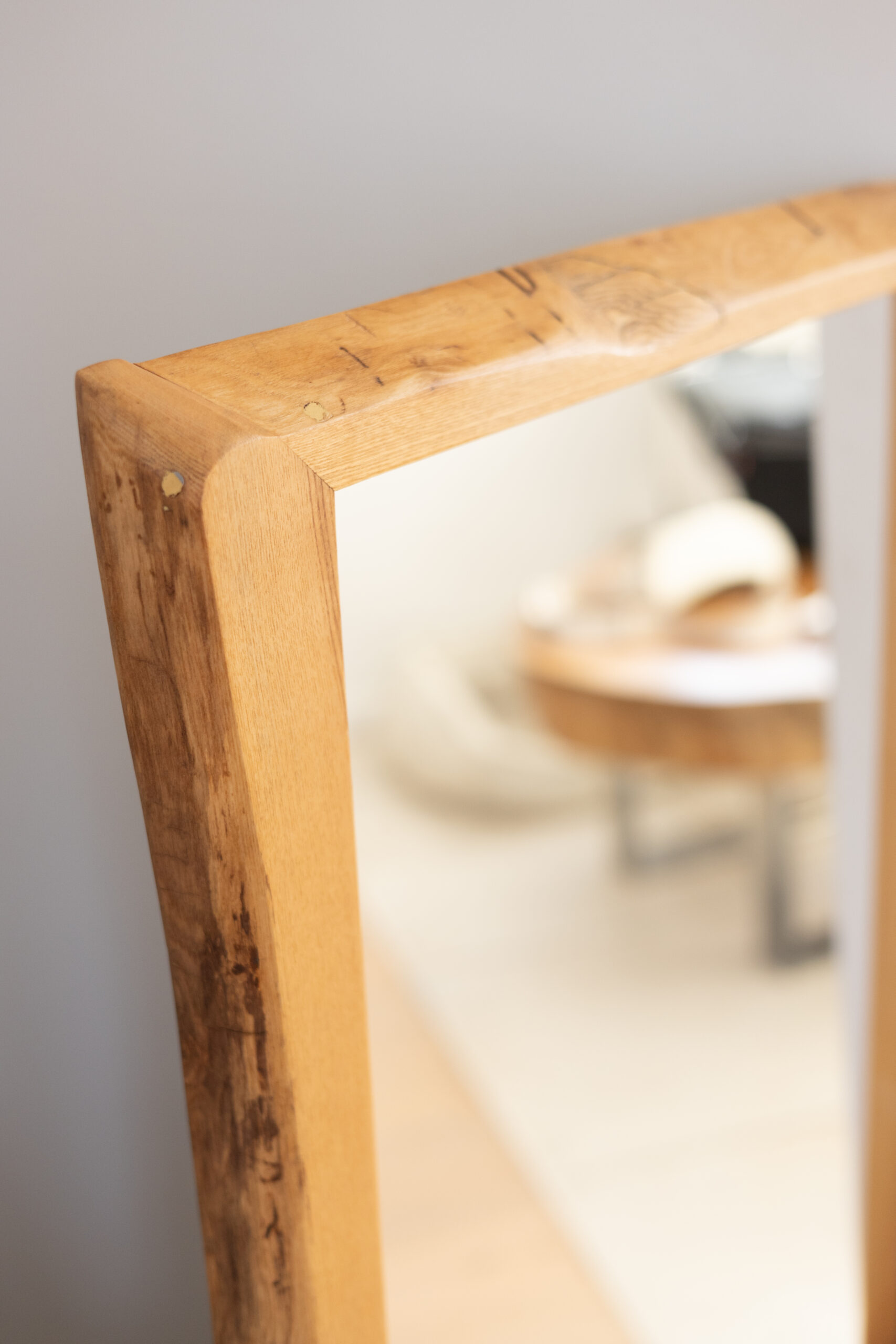 Lustro z litego drewna jesionowego – unikat w naturalnej formie